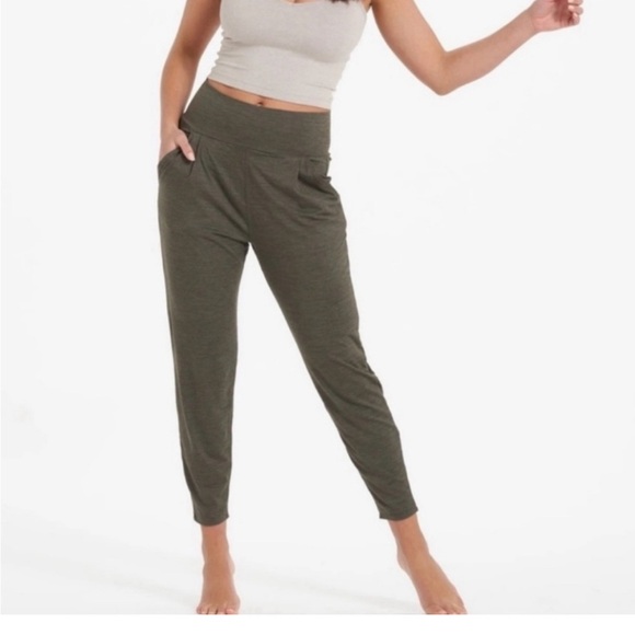 Vuori Pants - EUC Vuori Lux At Ease Pants